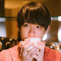女子扒开尿口